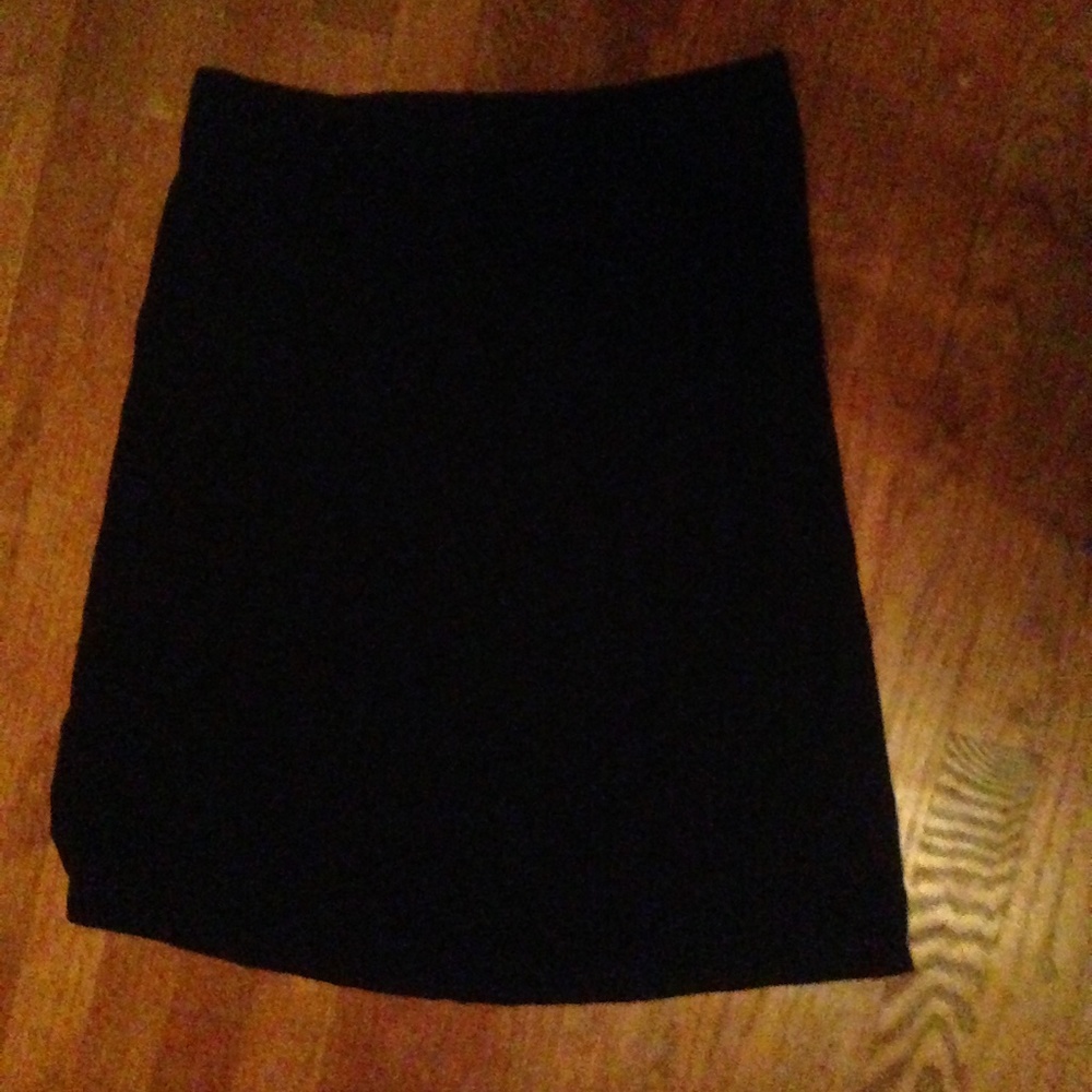 G.A.P super soft black skirt💚
